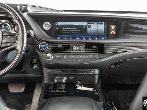Used 2020 Lexus LS 500h AWD image 41