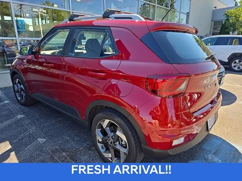 Used 2023 Hyundai Venue Limited FWD image 5