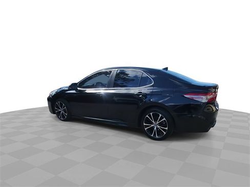 Used 2019 Toyota Camry L image 6