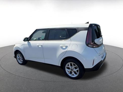 Used 2025 Kia Soul LX w/ LX Technology Package FWD image 10