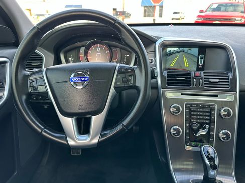 Used 2016 Volvo XC60 T5 Premier w/ Proximity Package image 27