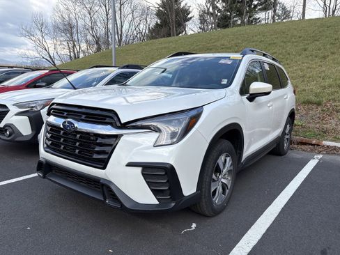 Used 2025 Subaru Ascent Premium image 3