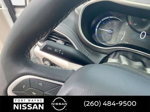 Used 2023 Chrysler Pacifica Touring-L FWD image 22