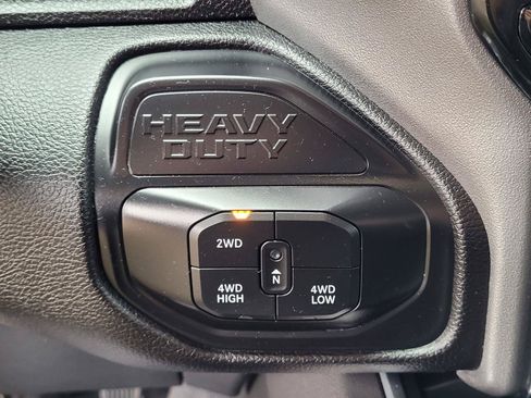 Used 2025 RAM 3500 Laramie AWD/4WD image 17