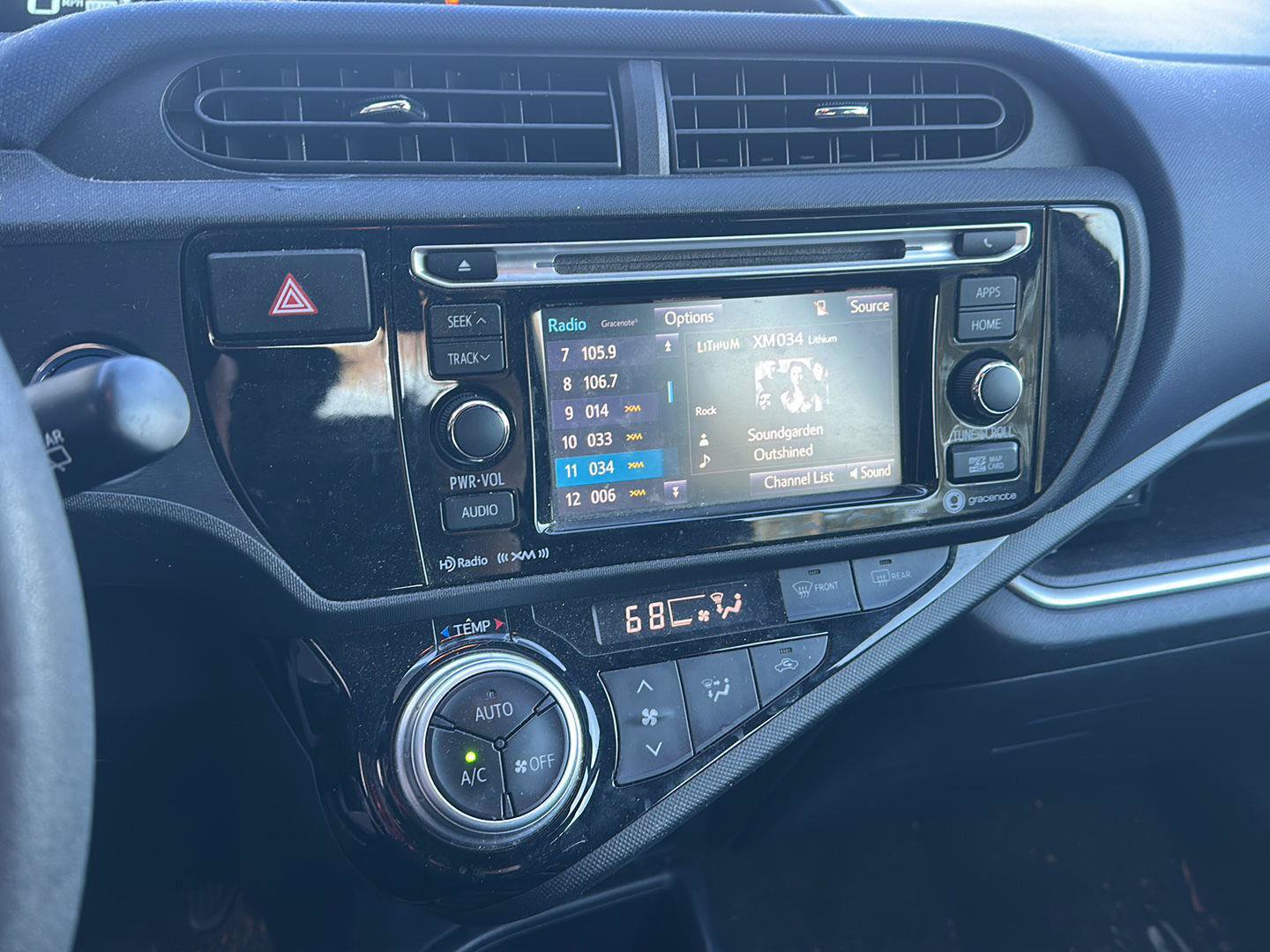 Used 2016 Toyota Prius C Three FWD image 11
