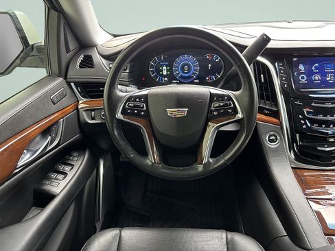 Used 2020 Cadillac Escalade Luxury image 34