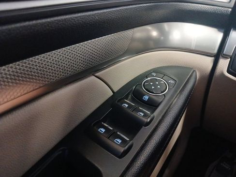 Used 2018 Ford Explorer XLT FWD image 17