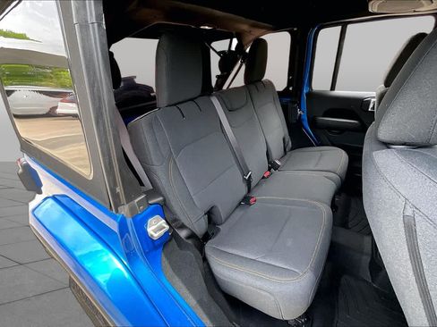 Used 2024 Jeep Wrangler Unlimited Sahara AWD/4WD image 19