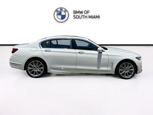Used 2020 BMW 740i w/ Luxury Rear Seating Package RWD image 8