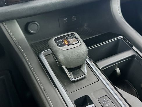 Used 2025 Nissan Pathfinder SV FWD image 24