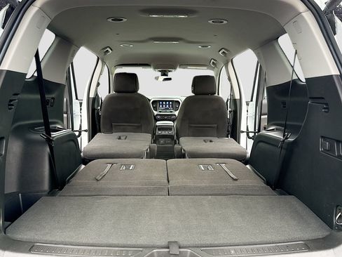 Used 2023 GMC Acadia SLE w/ Driver Convenience Package image 7