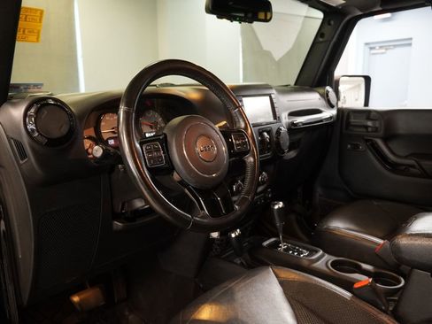 Used 2017 Jeep Wrangler Unlimited Sahara AWD/4WD image 6