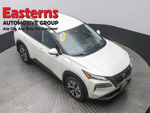 Used 2022 Nissan Rogue SV image 4