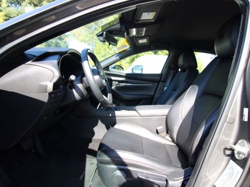 Used 2020 MAZDA MAZDA3 Base image 11