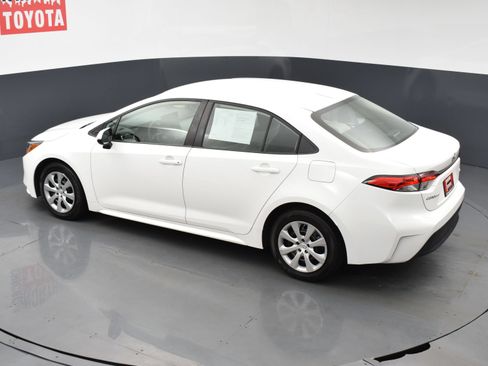 Used 2025 Toyota Corolla LE w/ Convenience Package FWD image 18