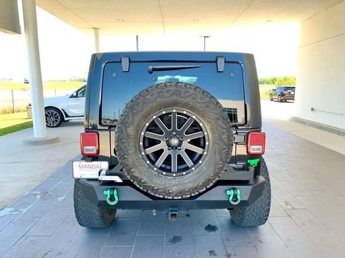 Used 2015 Jeep Wrangler Unlimited Sahara w/ Connectivity Group image 6