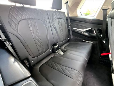 Used 2025 BMW X7 xDrive40i image 19
