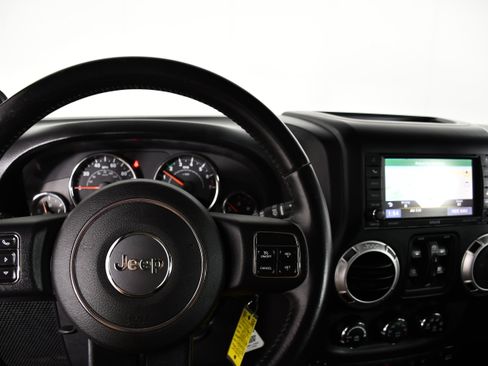 Used 2013 Jeep Wrangler Unlimited Sahara w/ Connectivity Group AWD/4WD image 18