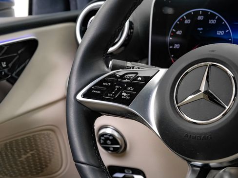 Used 2026 Mercedes-Benz GLC 300 w/ Winter Package image 21