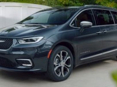 Used 2023 Chrysler Pacifica Touring-L