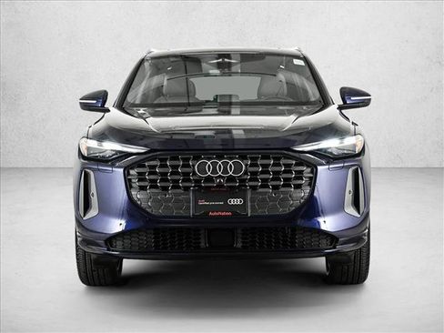 Certified 2025 Audi Q5 Premium w/ Convenience Package AWD/4WD image 2