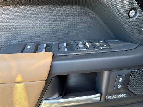 New 2026 Land Rover Defender 110 X-Dynamic SE AWD/4WD image 14