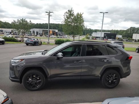 Used 2022 Toyota RAV4 XLE AWD/4WD image 11
