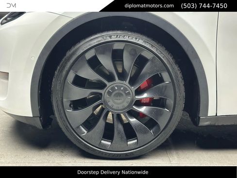 Used 2022 Tesla Model Y Performance image 34