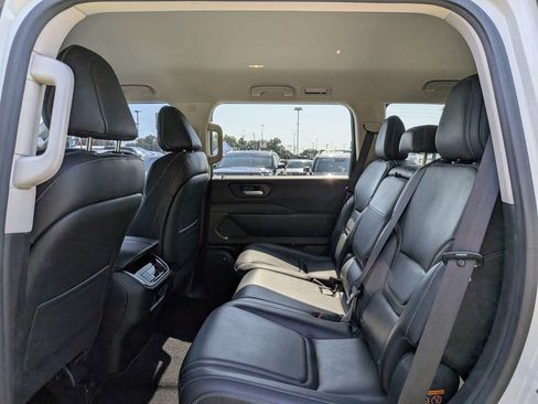 Used 2025 Nissan Armada SV RWD image 13