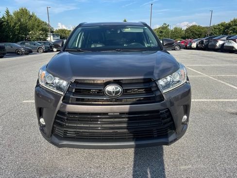 Used 2017 Toyota Highlander SE AWD/4WD image 2