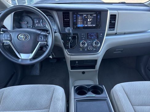 Used 2017 Toyota Sienna LE image 16