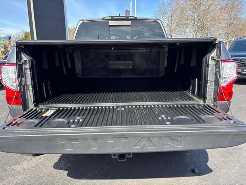 Used 2024 Nissan Titan SV w/ SV Convenience Package image 5