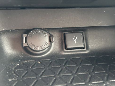 Used 2021 Toyota RAV4 XLE image 27