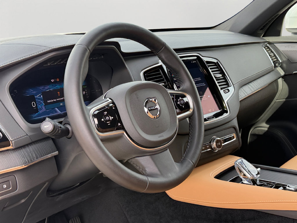 Certified 2025 Volvo XC90 T8 Ultra w/ Protection Package Premier AWD/4WD image 18