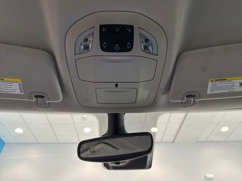 Used 2024 Chrysler Pacifica Touring-L image 33