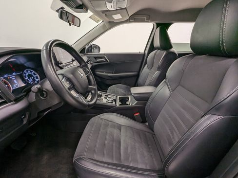 Used 2024 Mitsubishi Outlander SE image 4