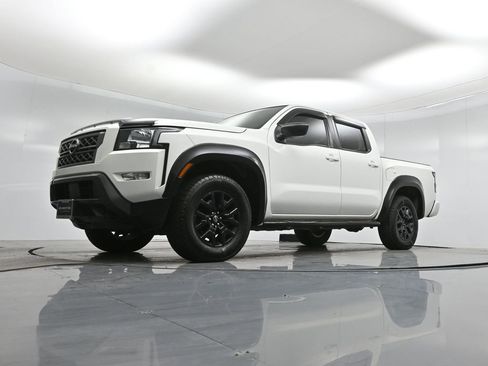 Used 2022 Nissan Frontier SV w/ Technology Package image 45