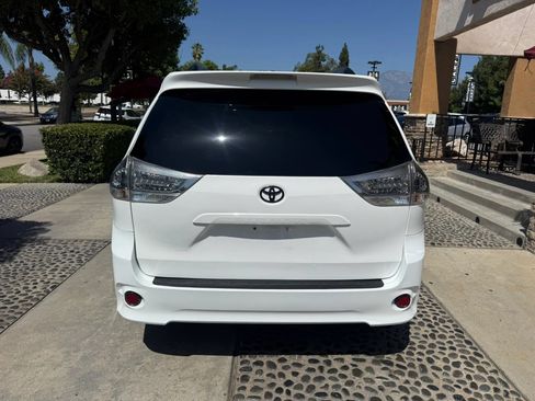 Used 2016 Toyota Sienna SE w/ SE Preferred Package FWD image 6