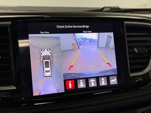 Used 2022 Chrysler Pacifica Limited image 25