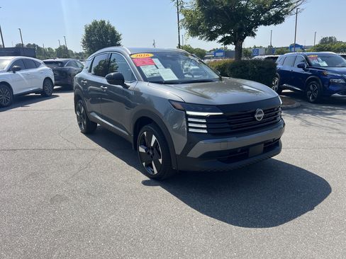 Used 2026 Nissan Kicks SR FWD image 3