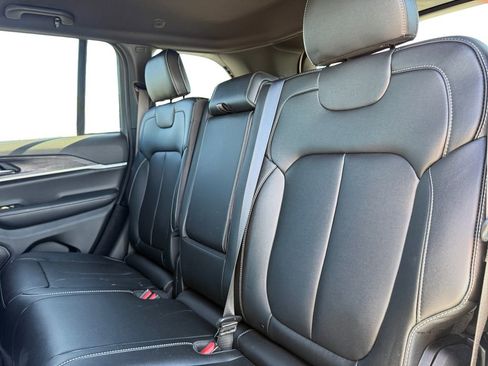 Used 2024 Jeep Grand Cherokee Limited image 14