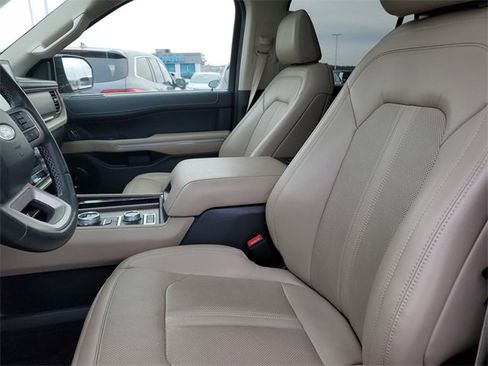Used 2023 Ford Expedition Limited image 26