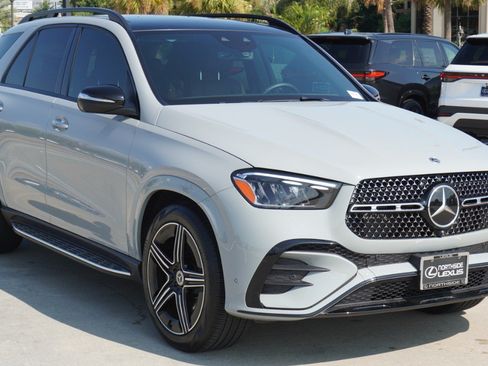 Used 2025 Mercedes-Benz GLE 450 4MATIC image 3