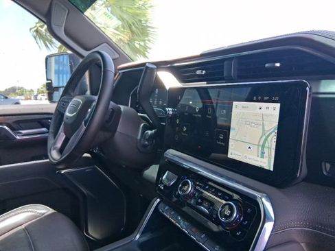 Used 2024 GMC Sierra 2500 Denali w/ Denali Reserve Package AWD/4WD image 11