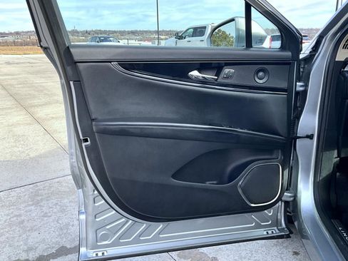 Certified 2022 Lincoln Nautilus Reserve w/ Equipment Group 201A image 9