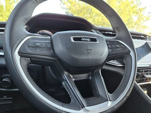 Used 2024 Jeep Grand Cherokee Altitude AWD/4WD image 19