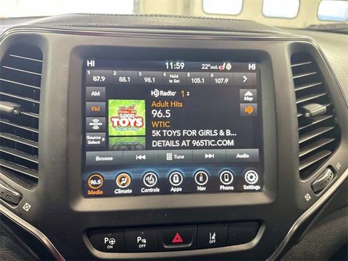 Used 2023 Jeep Cherokee Altitude Lux image 11