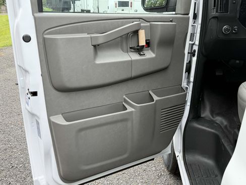 New 2025 Chevrolet Express 3500 Extended image 17