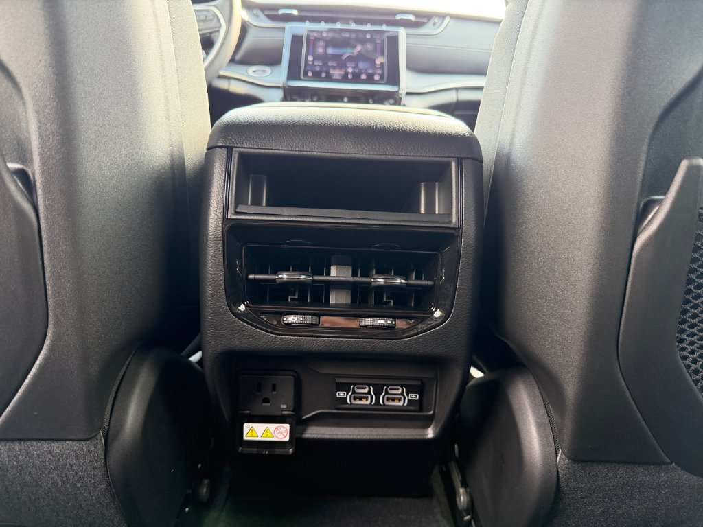 Used 2026 Jeep Grand Cherokee Laredo X AWD/4WD image 19