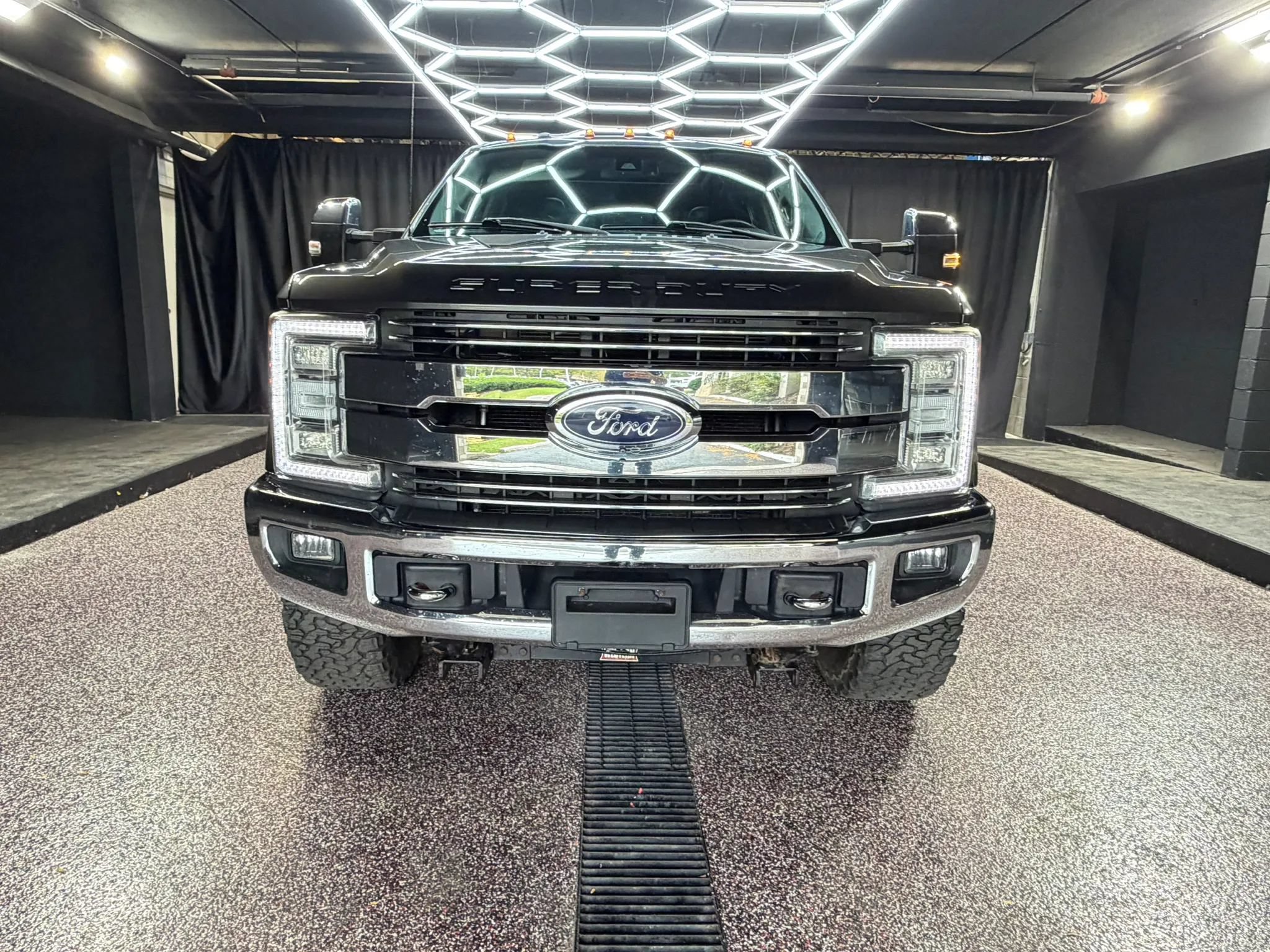 Used 2017 Ford F250 Lariat w/ Lariat Ultimate Package AWD/4WD image 2